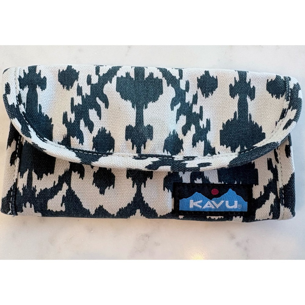 KAVU Navy & Cream‎ Wallet